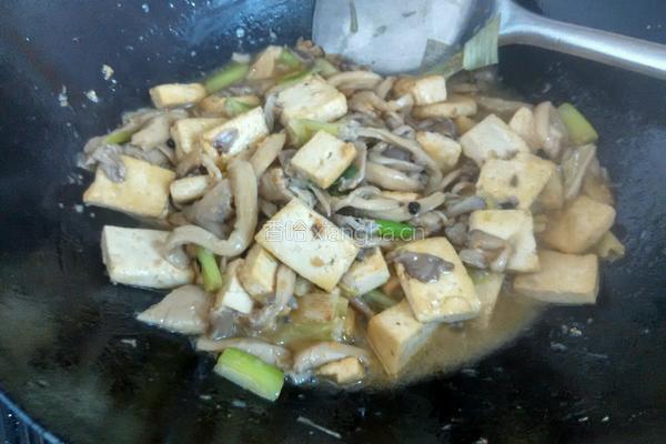蘑菇炒豆腐的做法图解10