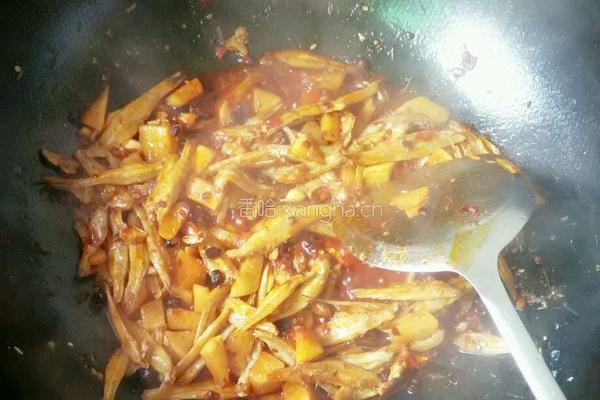 豆豉鱼干的做法图解3