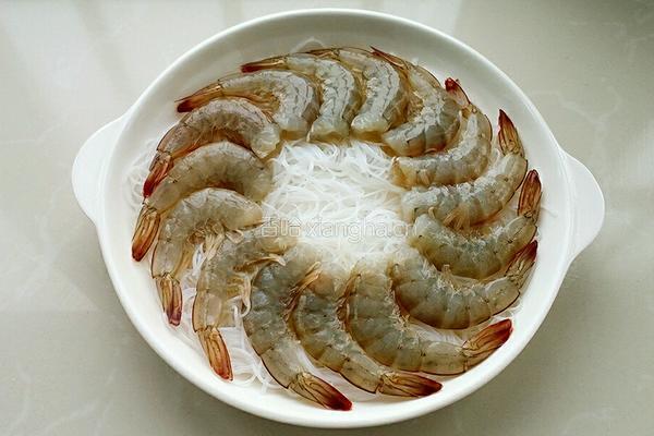 蒜蓉粉丝蒸大虾的做法图解5