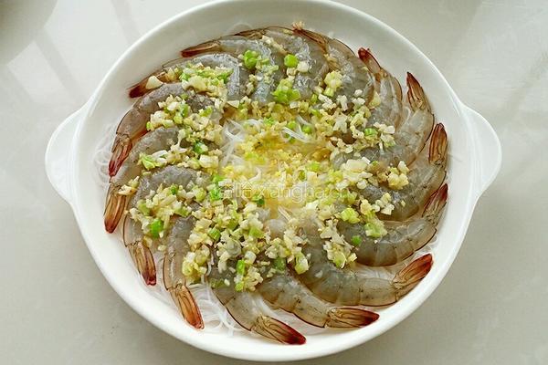 蒜蓉粉丝蒸大虾的做法图解7