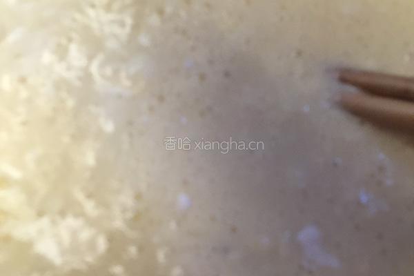 香蕉松饼的做法图解1