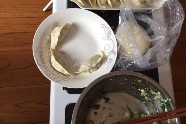韭菜水饺的做法图解2