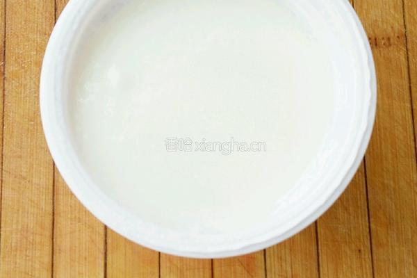 草莓🍓和老酸奶的故事的做法图解2