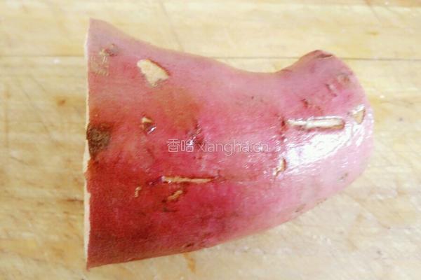 小熊电炖锅系列之蒸红薯的做法图解1