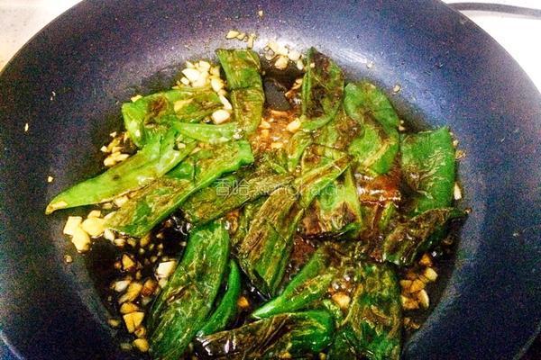 虎皮尖椒。的做法图解6