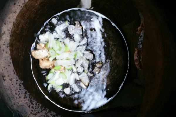 金针菇肥牛小白菜汤的做法图解4