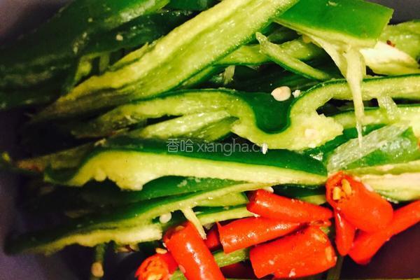 芹菜炒粉肠的做法图解3