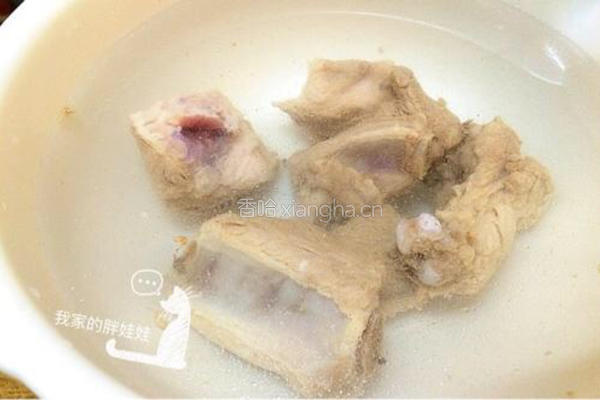 春笋烧排骨的做法图解2