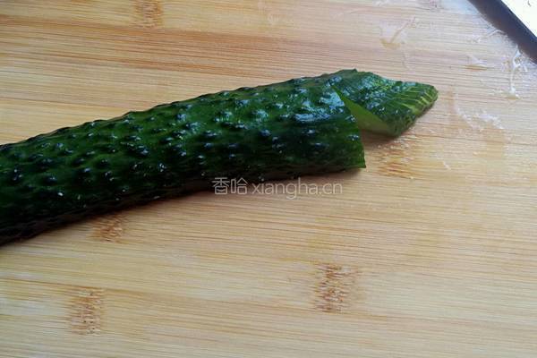 蒜泥黄瓜片的做法图解3