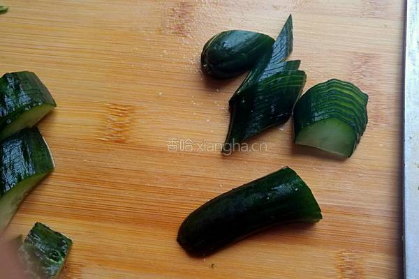 蒜泥黄瓜片的做法图解6