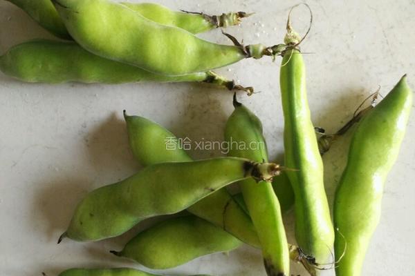 蚕豆糯米饼的做法图解1