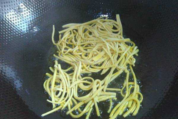 韭菜炒百叶的做法图解3