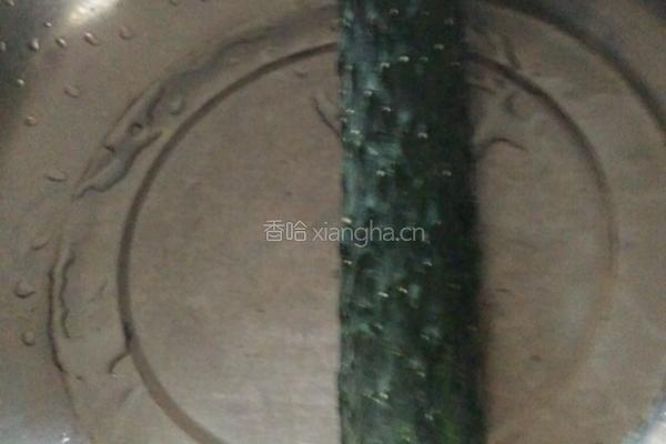 蒜泥黄瓜的做法图解1