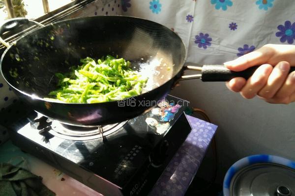 青椒火腿的做法图解2