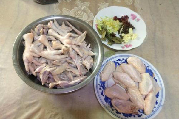 海鲜酱卤鸡爪子鸡翅尖的做法图解1