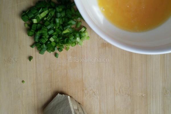 鸡蛋裹豆腐的做法图解1