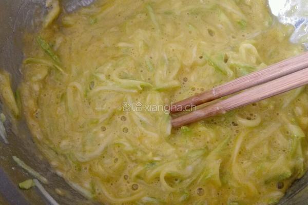 西葫芦鸡蛋软饼的做法图解2