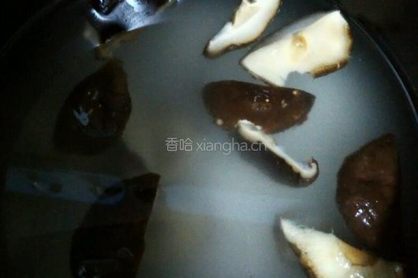 胡萝卜冬菇瘦肉粥的做法图解2