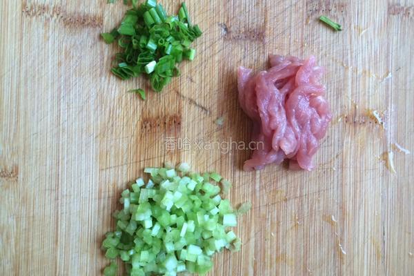 芹菜瘦肉粥的做法图解3