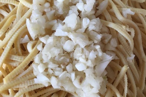 鱼丸干豆腐丝鲜汤的做法图解2