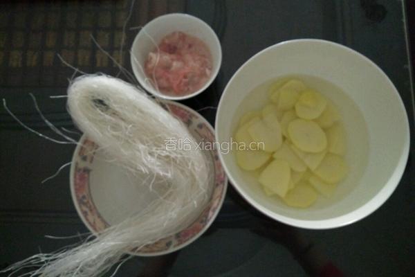酸菜土豆粉丝汤的做法图解2