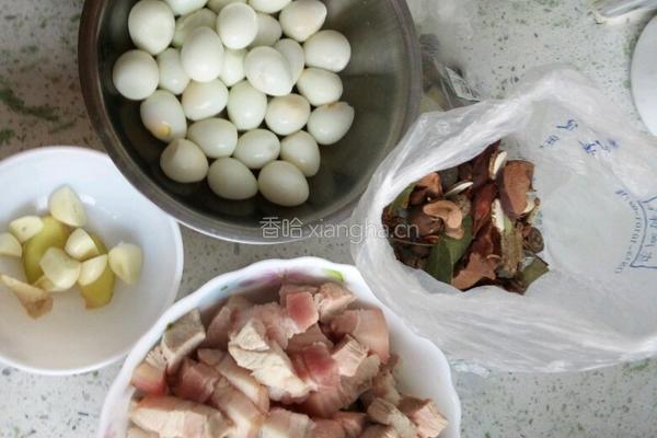 五花肉炖鹌鹑蛋的做法图解2