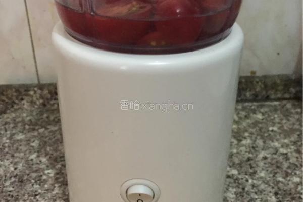 圣女果汁牡丹花蒸饺的做法图解1