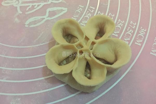 圣女果汁牡丹花蒸饺的做法图解7
