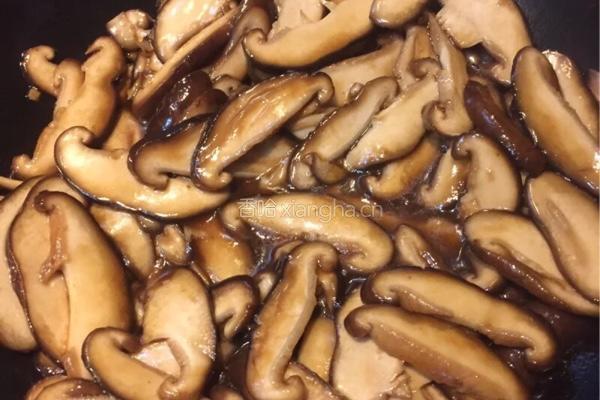 香菇扒鸡的做法图解5
