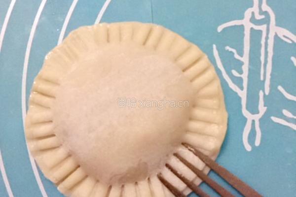 饺子皮香蕉馅饼的做法图解5