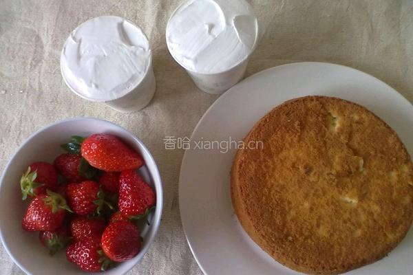 DIY草莓奶油蛋糕的做法图解1