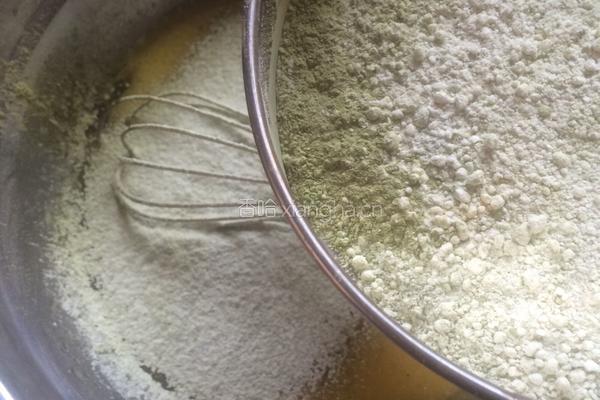 抹茶戚风蛋糕的做法图解4