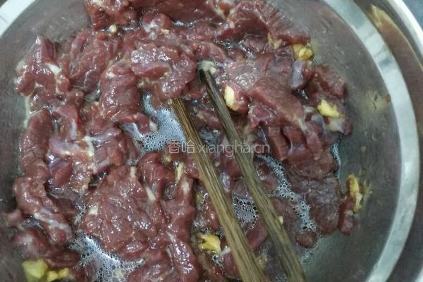 青椒炒牛肉的做法图解1