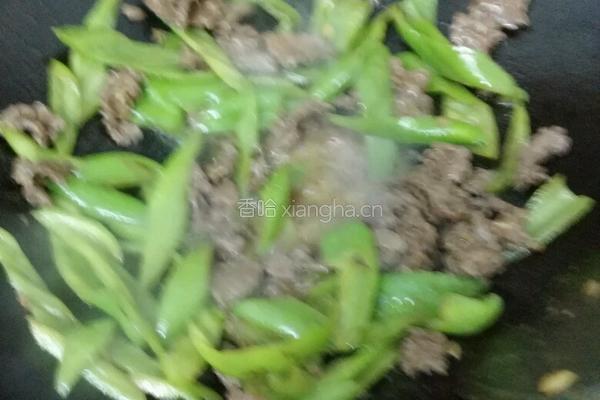 青椒炒牛肉的做法图解5