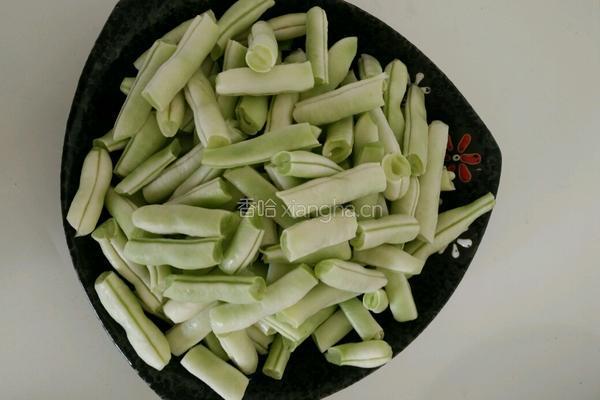 土豆烧芸豆的做法图解1