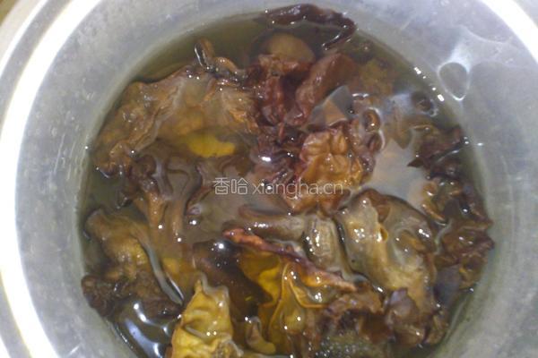 木耳炒肉的做法图解1