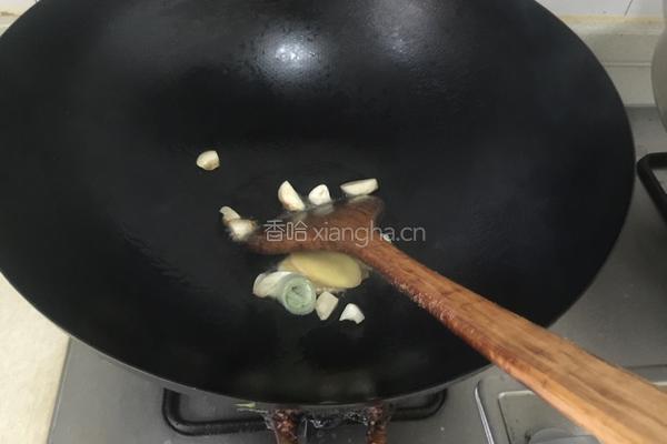 葱姜炒鳕蟹的做法图解3