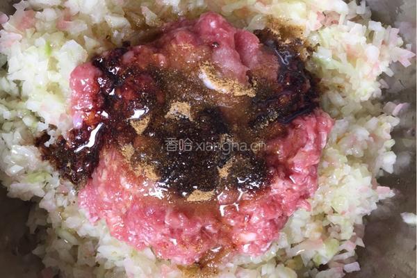 瓜皮猪肉馅儿水饺的做法图解4