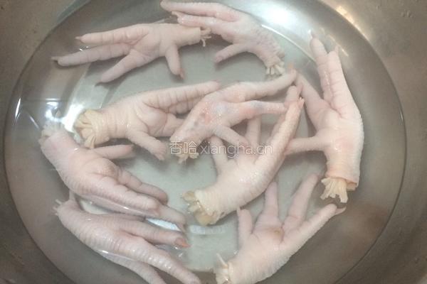 泡椒凤爪的做法图解2