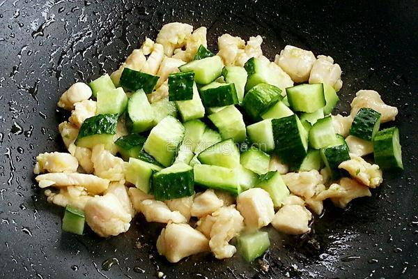 老干妈鸡丁炒饭的做法图解4