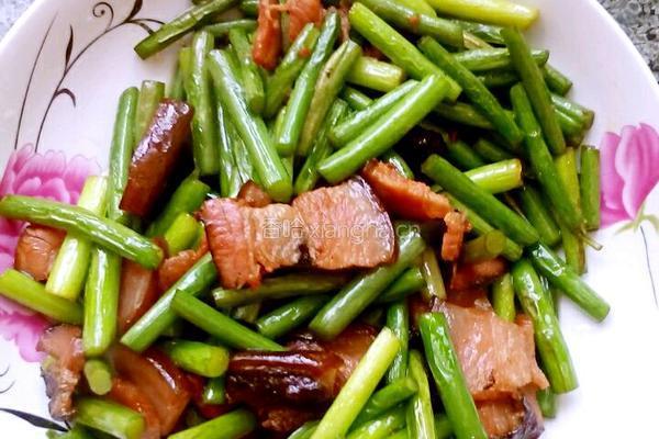腊肉炒蒜台的做法图解4