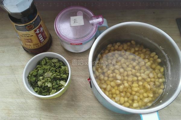 嫩芽香椿拌黄豆的做法图解2