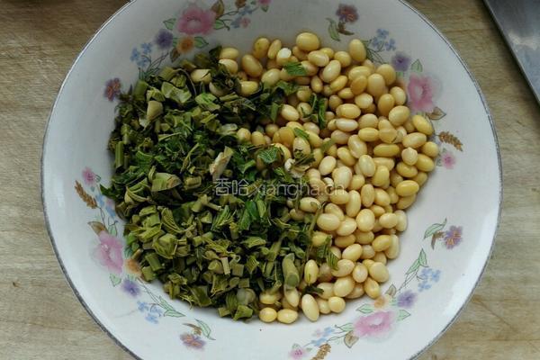 嫩芽香椿拌黄豆的做法图解3