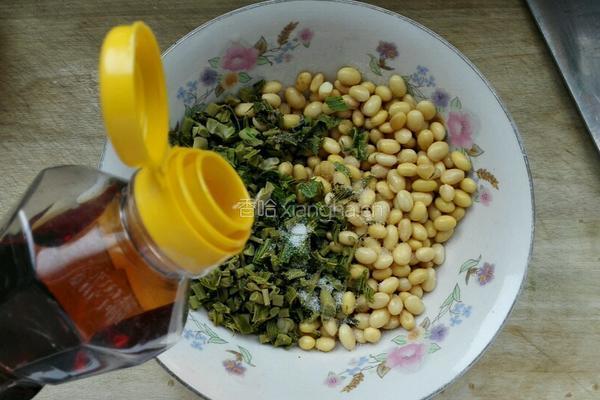 嫩芽香椿拌黄豆的做法图解5