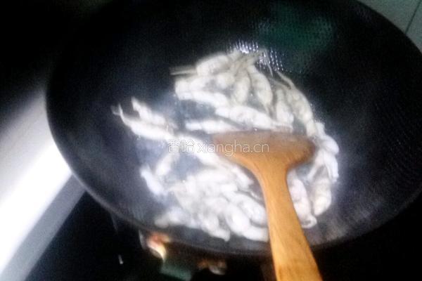 韭菜炒蛏子的做法图解3