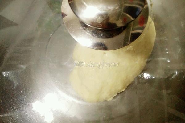 馅料十足的美味披萨的做法图解3