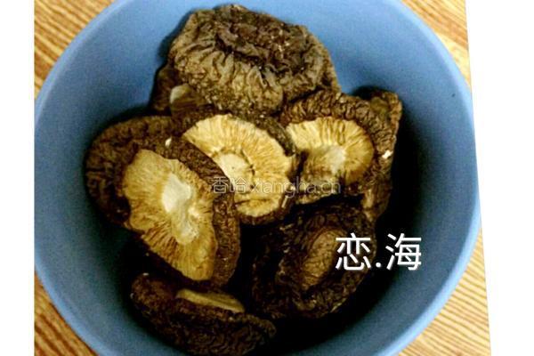 海参（球参）鱼胶养生汤的做法图解4