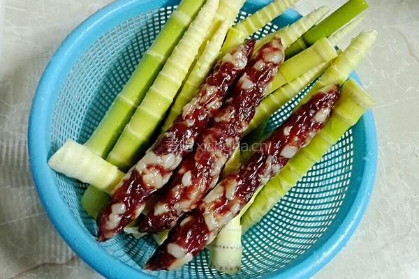 野笋炒腊肠的做法图解1