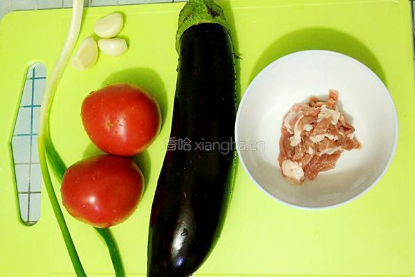番茄烧茄子的做法图解1