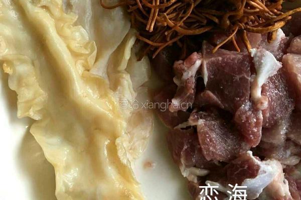 自创鳕花排骨养颜汤（鳕鱼胶炖虫草花排骨）的做法图解3